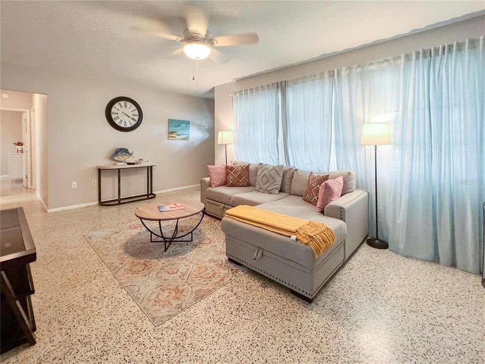 For Rent: $1,995 (2 beds, 2 baths, 1212 Square Feet)