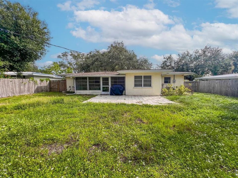 For Rent: $1,995 (2 beds, 2 baths, 1212 Square Feet)