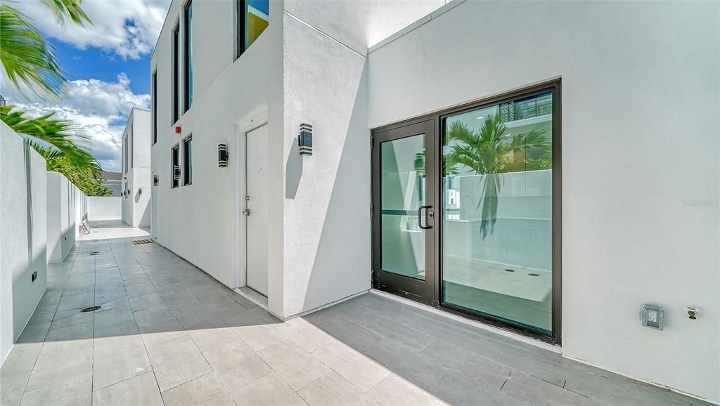 На продажу: $799,500 (2 спален, 2 ванн, 1006 Квадратных фут)