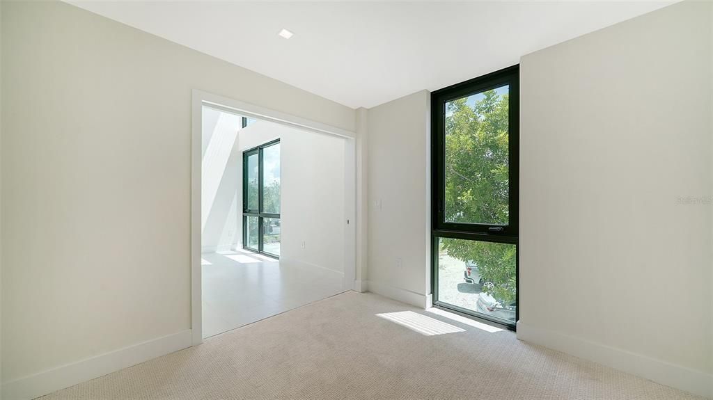 На продажу: $799,500 (2 спален, 2 ванн, 1006 Квадратных фут)