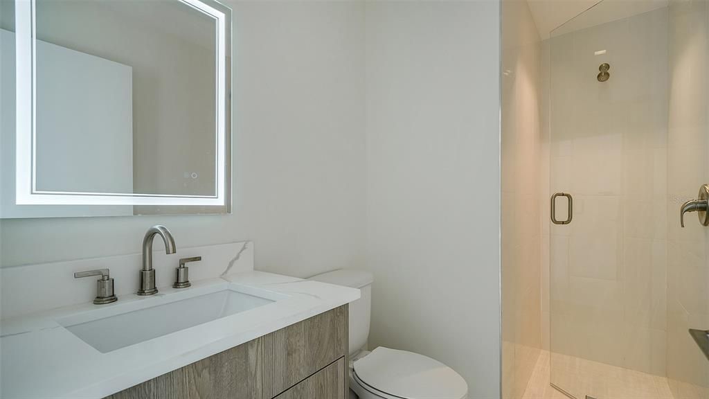 На продажу: $799,500 (2 спален, 2 ванн, 1006 Квадратных фут)