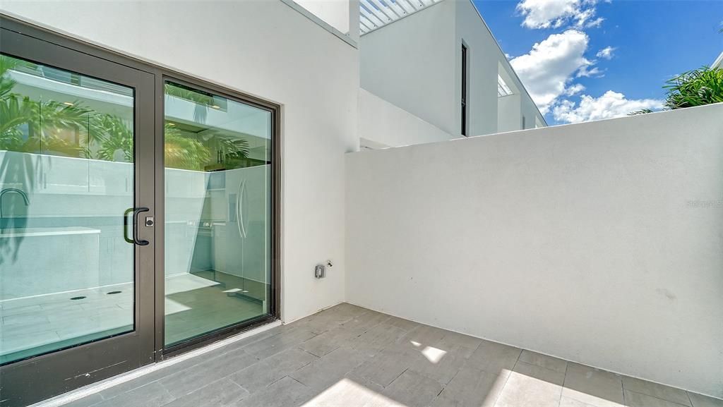 На продажу: $799,500 (2 спален, 2 ванн, 1006 Квадратных фут)