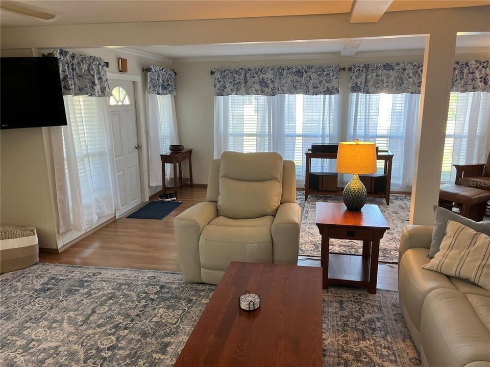 待售: $185,000 (2 贝兹, 2 浴室, 1532 平方英尺)