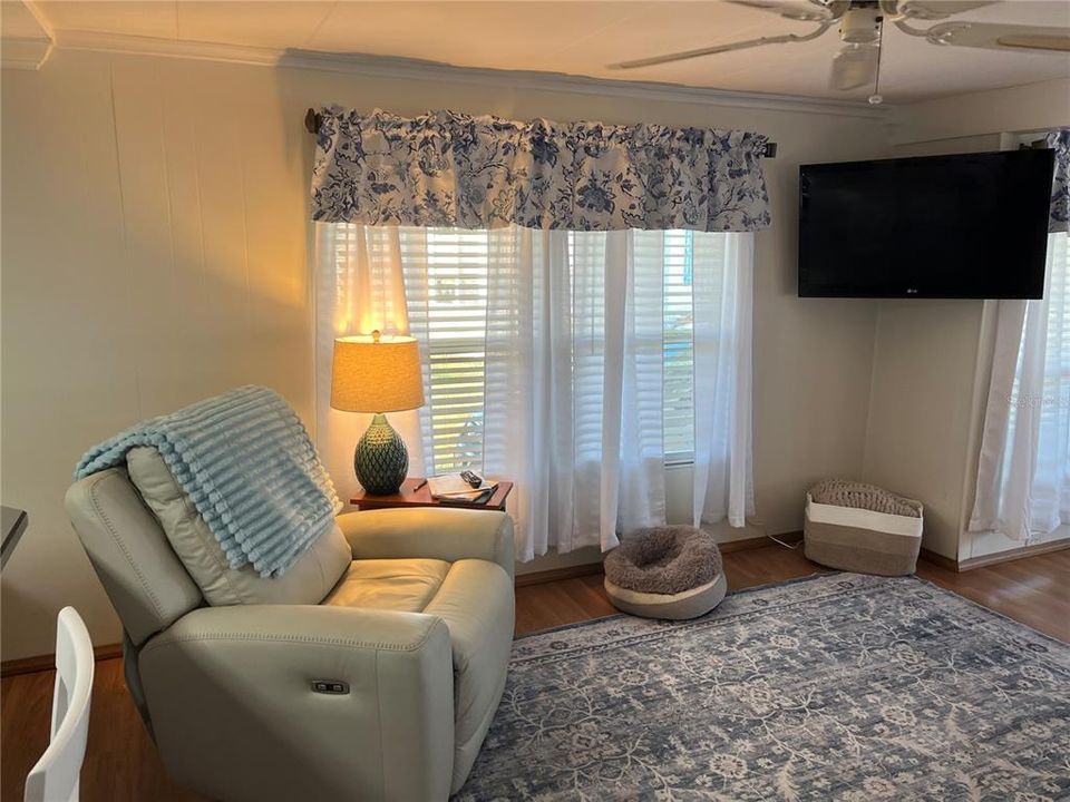 待售: $185,000 (2 贝兹, 2 浴室, 1532 平方英尺)