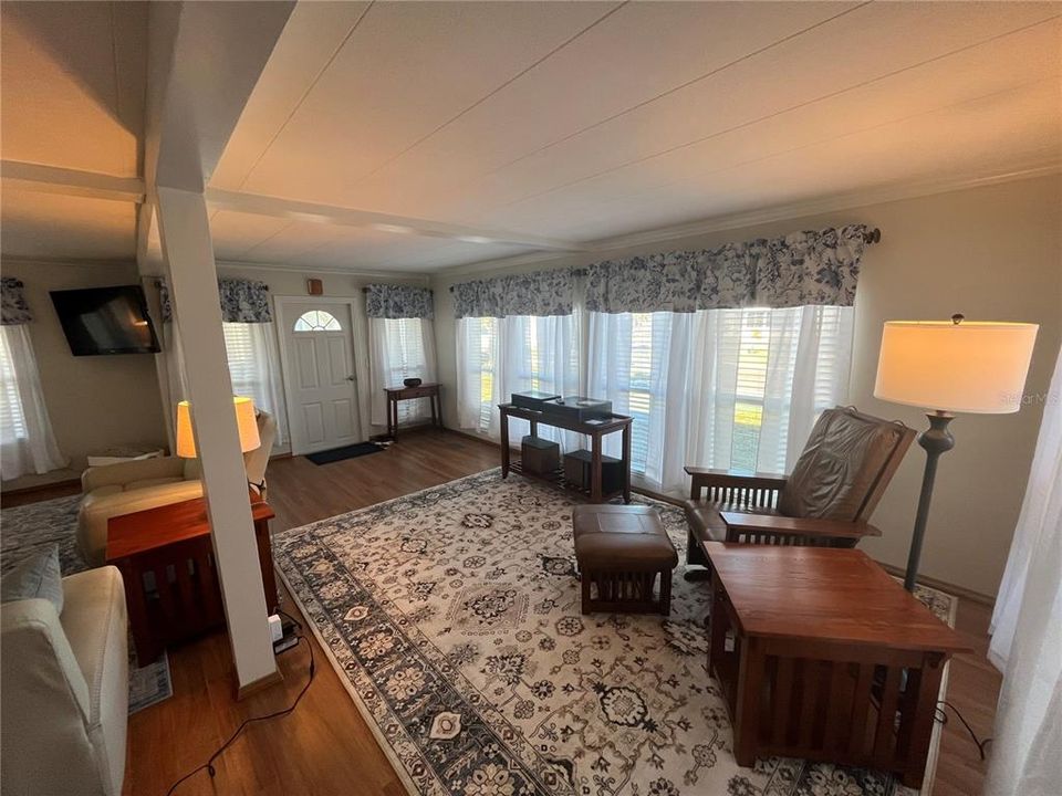 待售: $185,000 (2 贝兹, 2 浴室, 1532 平方英尺)