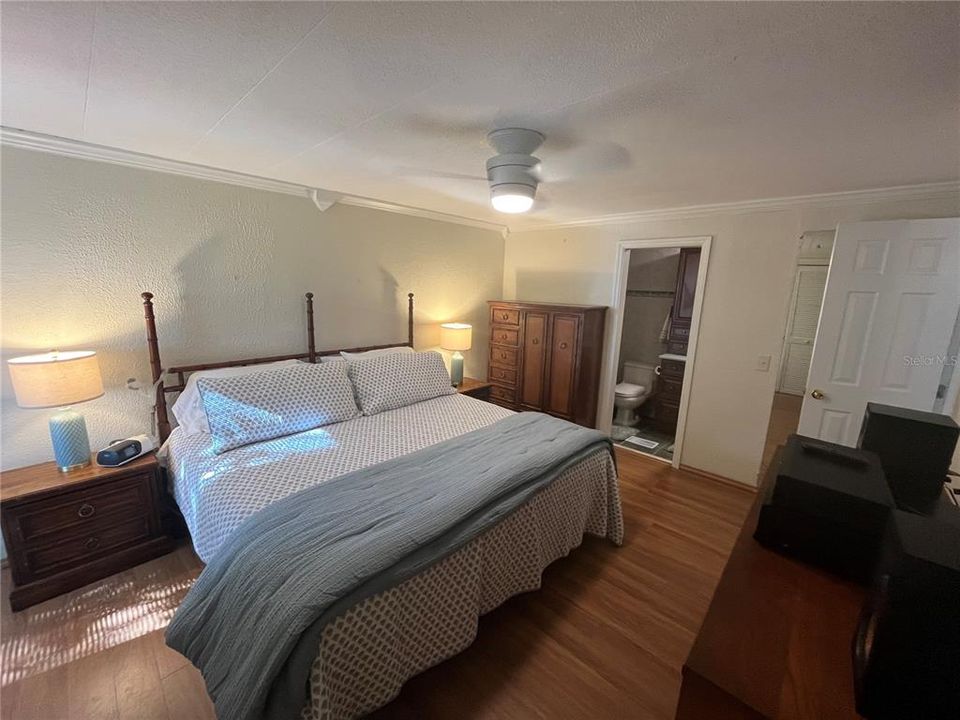 待售: $185,000 (2 贝兹, 2 浴室, 1532 平方英尺)