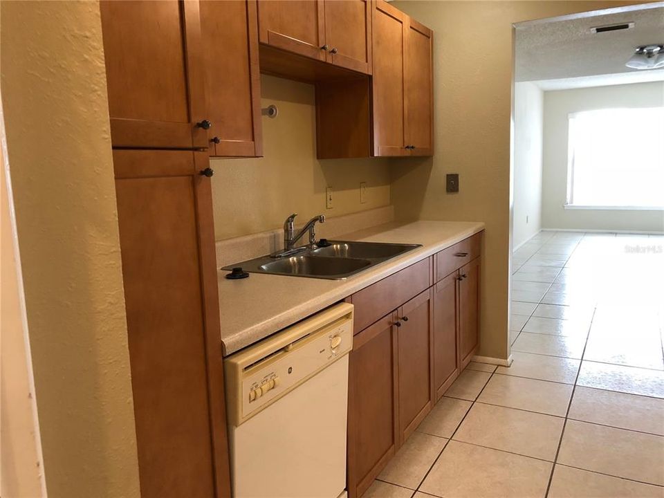 待售: $267,000 (3 贝兹, 3 浴室, 1575 平方英尺)