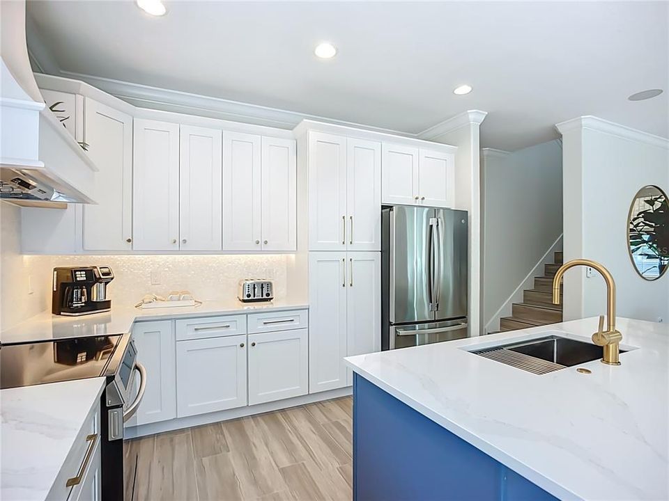 For Sale: $3,395,000 (4 beds, 3 baths, 2690 Square Feet)