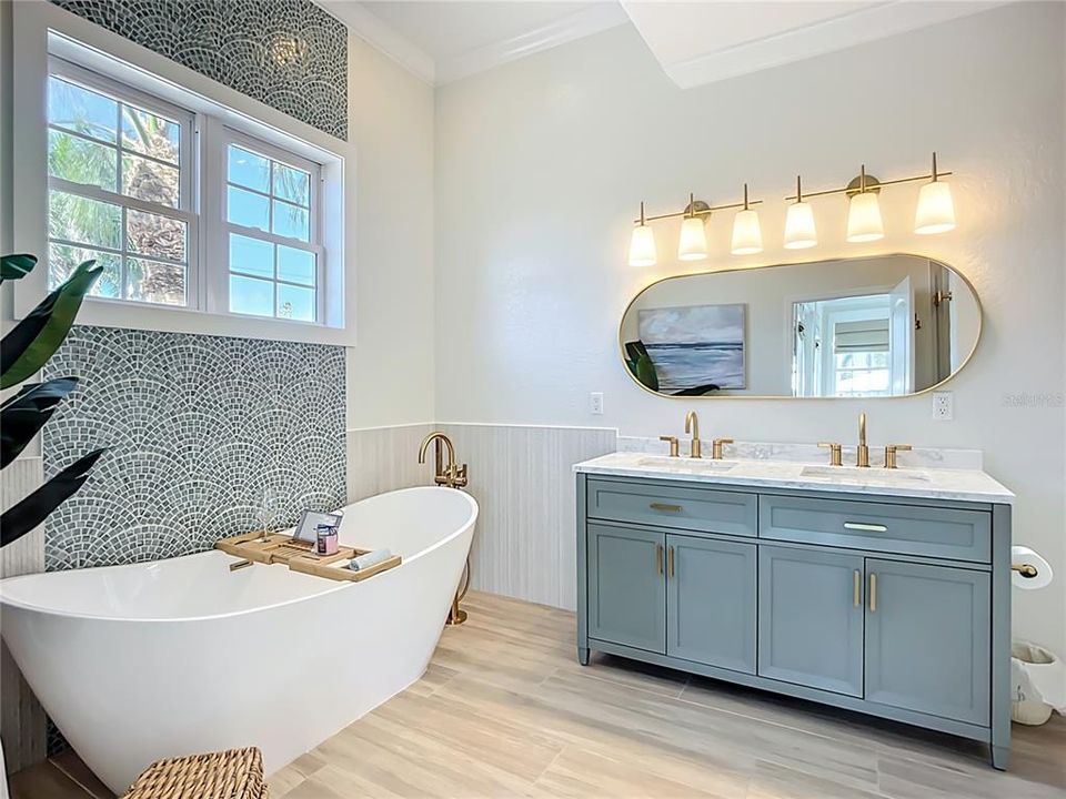 For Sale: $3,395,000 (4 beds, 3 baths, 2690 Square Feet)