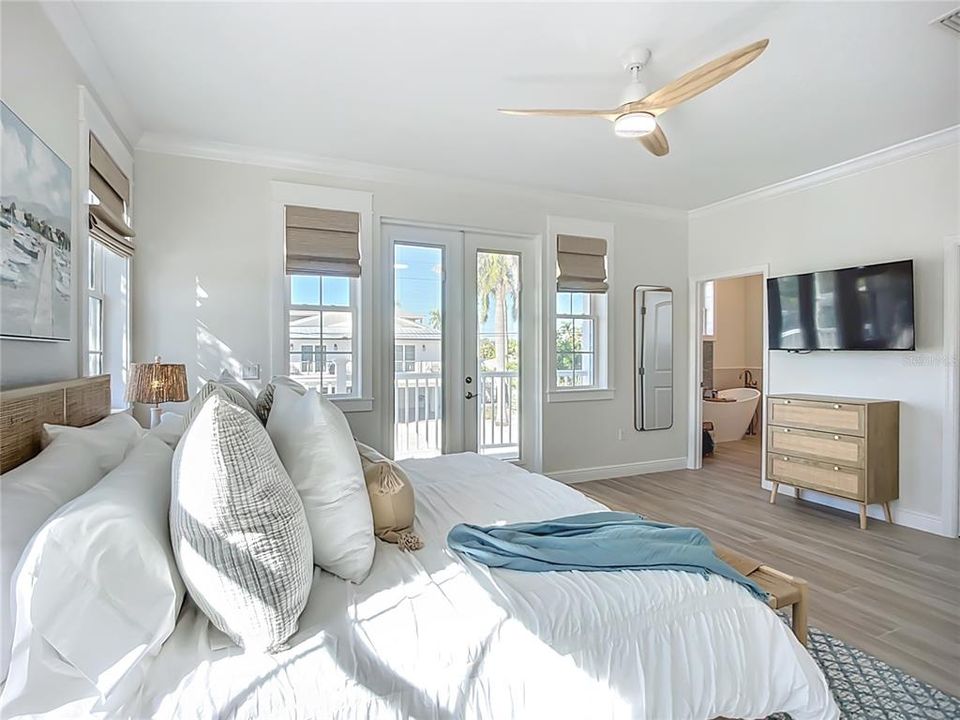 For Sale: $3,395,000 (4 beds, 3 baths, 2690 Square Feet)