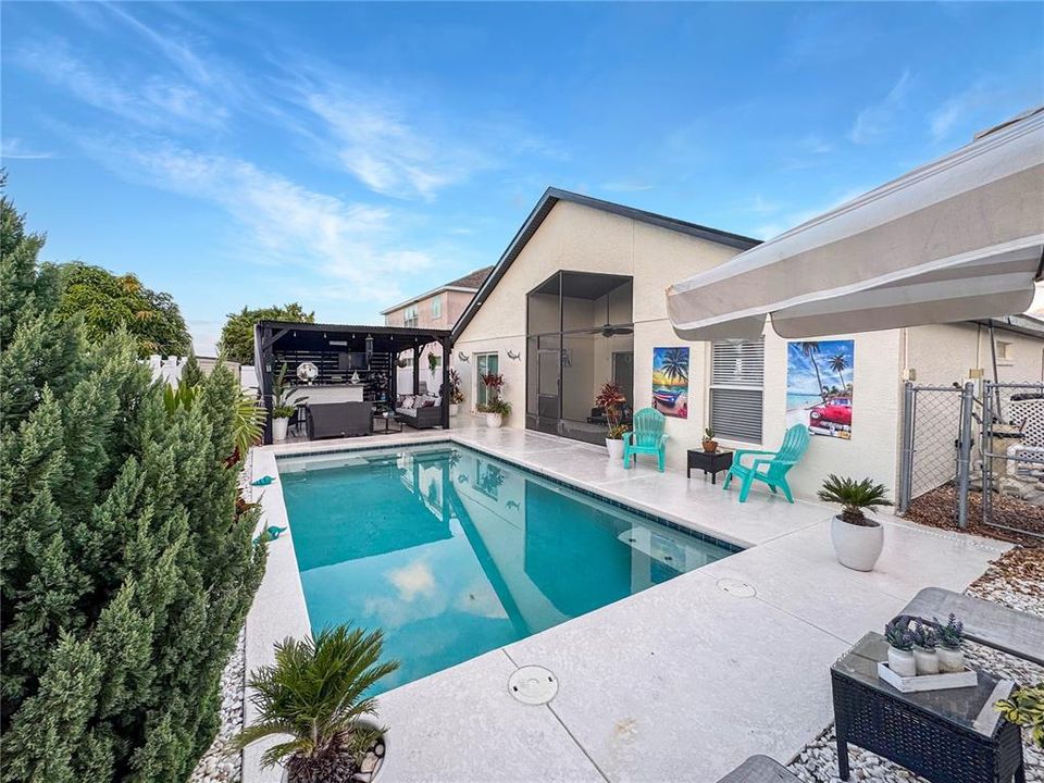 Active With Contract: $335,000 (3 beds, 2 baths, 1604 Square Feet)