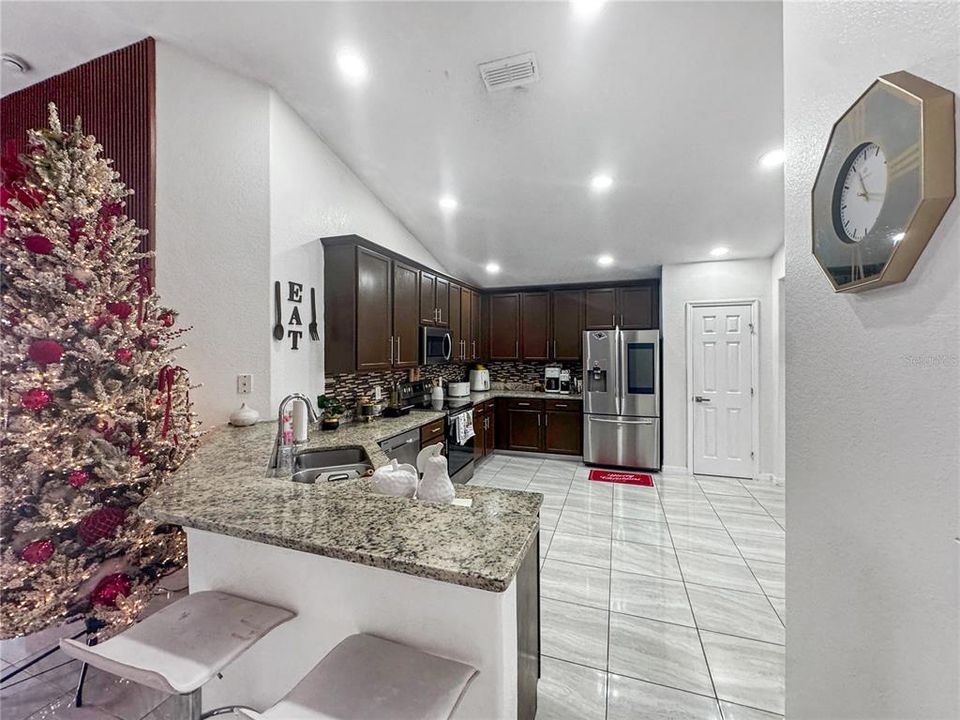 Active With Contract: $335,000 (3 beds, 2 baths, 1604 Square Feet)