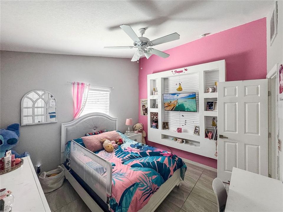 Active With Contract: $335,000 (3 beds, 2 baths, 1604 Square Feet)