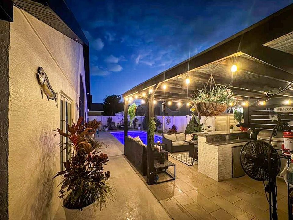 Active With Contract: $335,000 (3 beds, 2 baths, 1604 Square Feet)