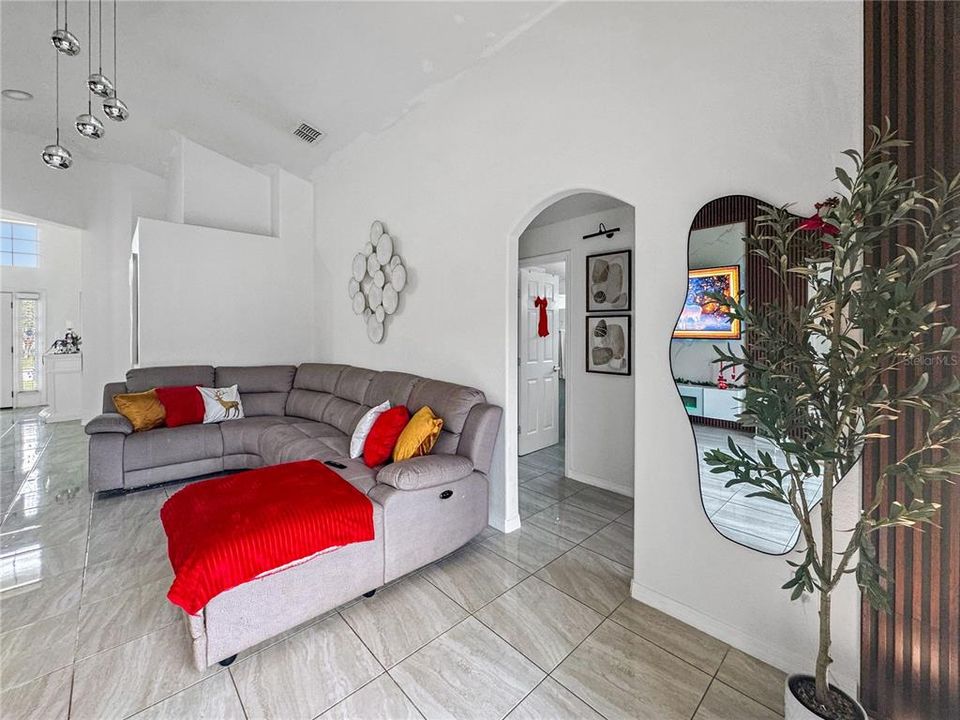 Active With Contract: $335,000 (3 beds, 2 baths, 1604 Square Feet)