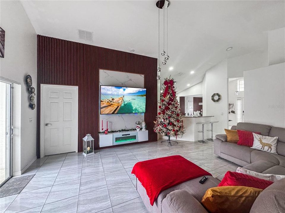 Active With Contract: $335,000 (3 beds, 2 baths, 1604 Square Feet)