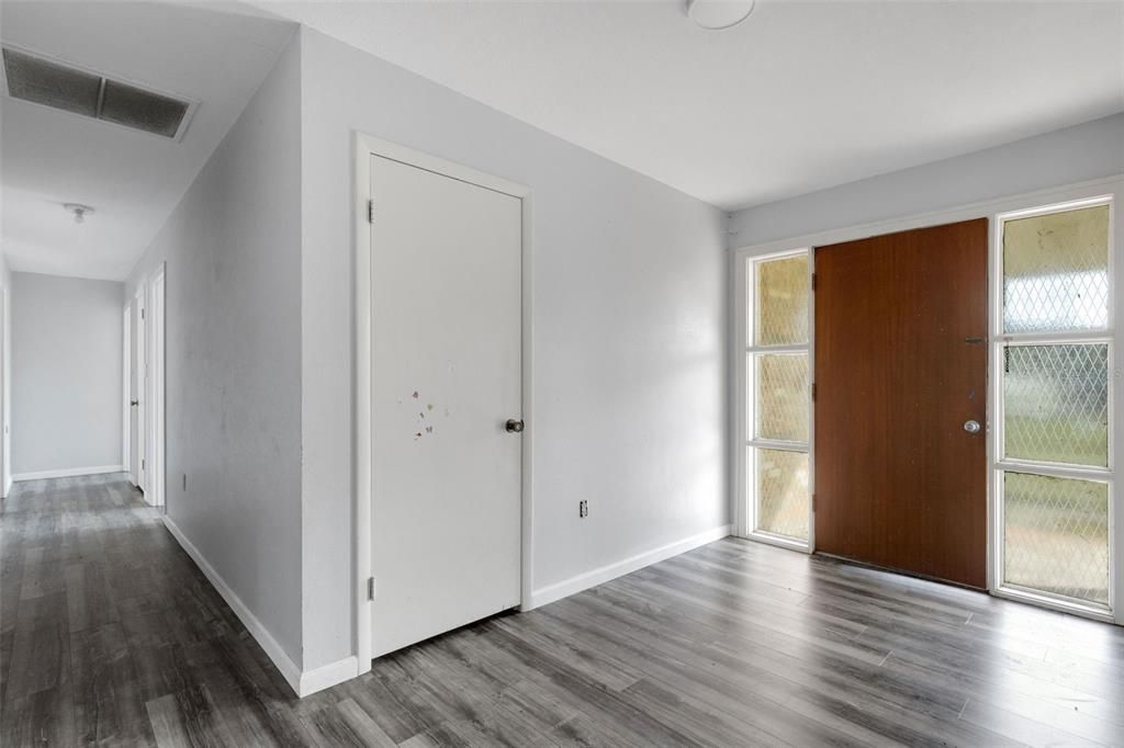 En Venta: $399,900 (3 camas, 2 baños, 2562 Pies cuadrados)