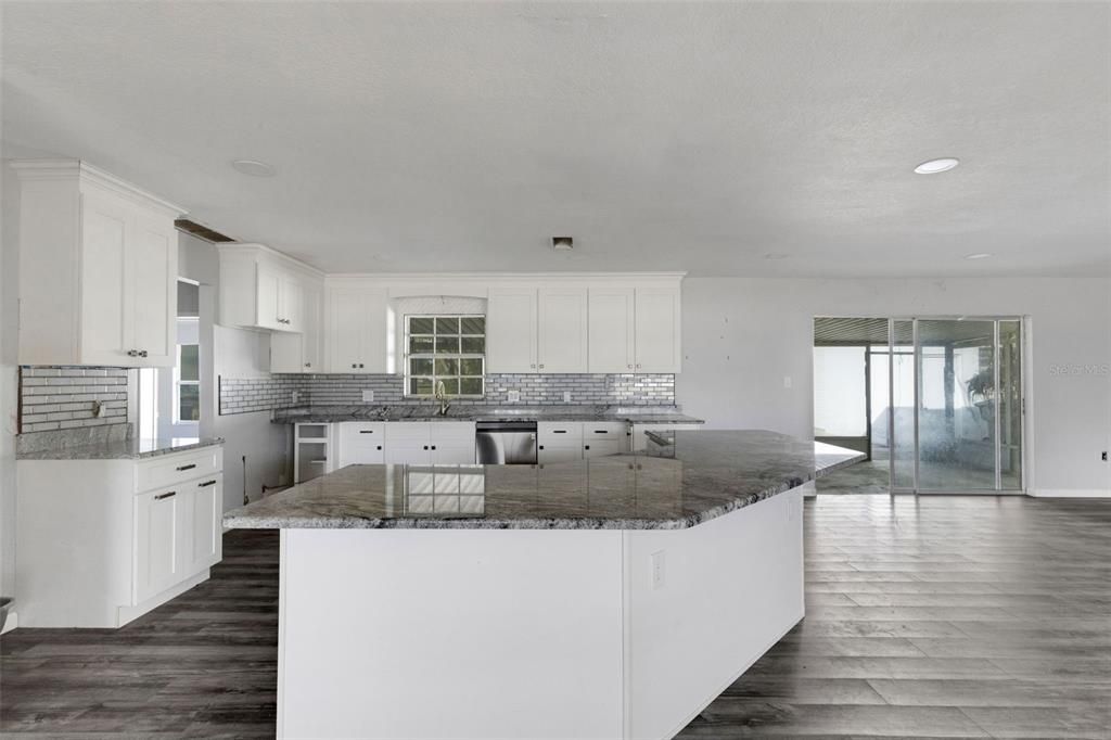 En Venta: $399,900 (3 camas, 2 baños, 2562 Pies cuadrados)