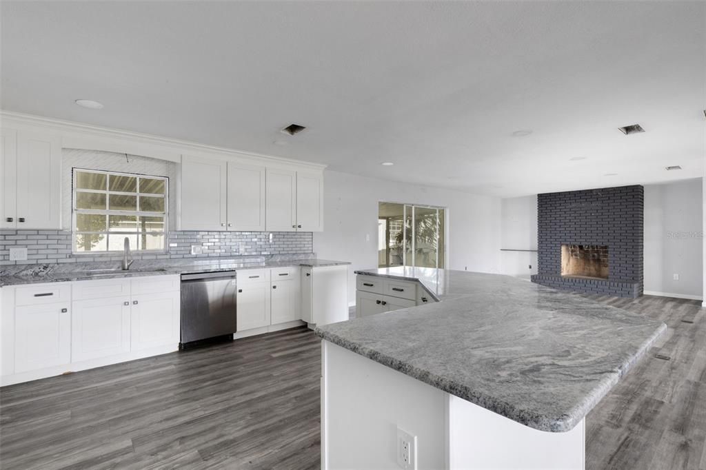 En Venta: $399,900 (3 camas, 2 baños, 2562 Pies cuadrados)