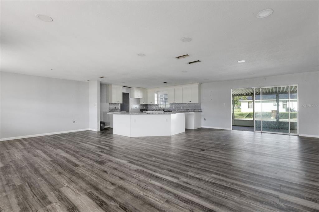 En Venta: $399,900 (3 camas, 2 baños, 2562 Pies cuadrados)