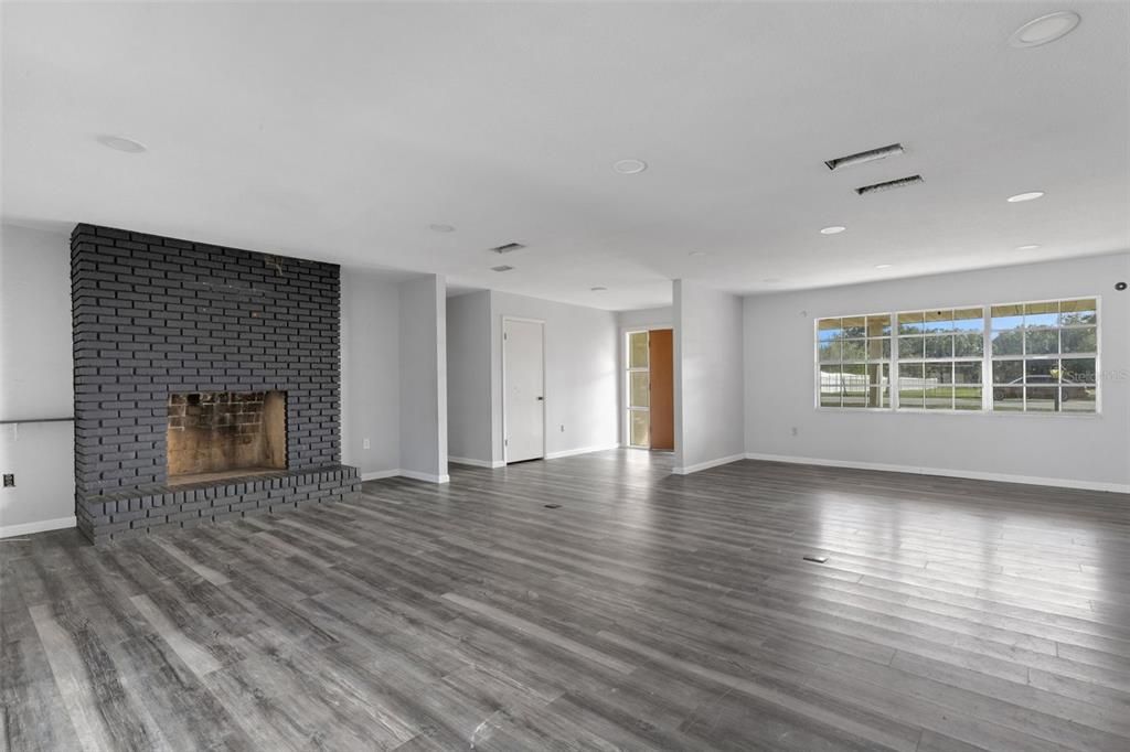 En Venta: $399,900 (3 camas, 2 baños, 2562 Pies cuadrados)