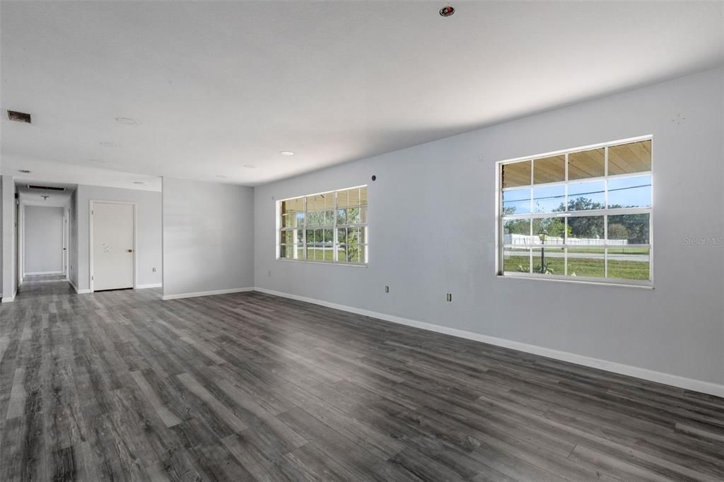 En Venta: $399,900 (3 camas, 2 baños, 2562 Pies cuadrados)