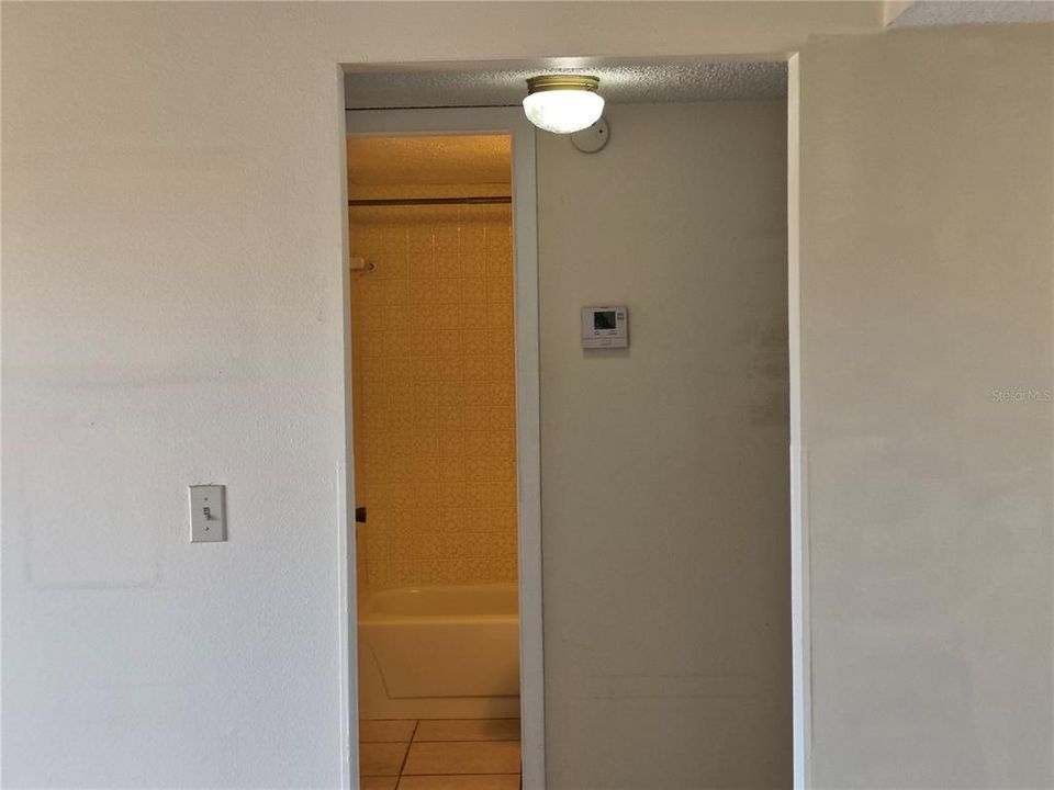 For Sale: $149,900 (2 beds, 1 baths, 839 Square Feet)