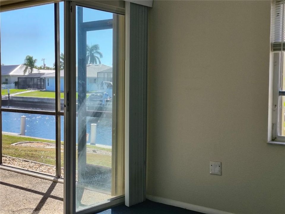 For Sale: $149,900 (2 beds, 1 baths, 839 Square Feet)