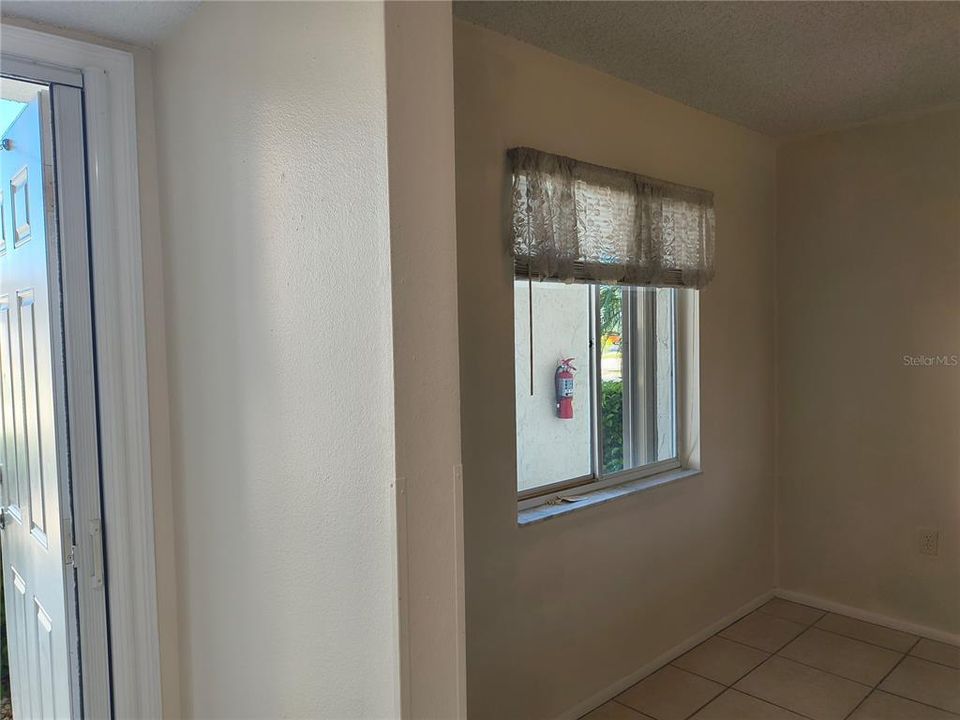 For Sale: $149,900 (2 beds, 1 baths, 839 Square Feet)