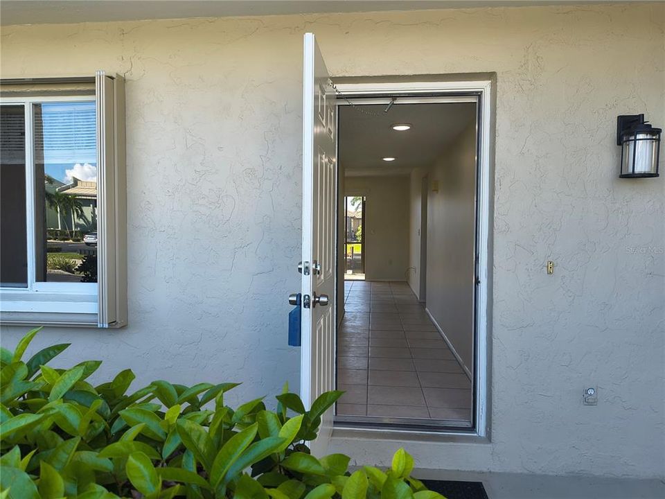 For Sale: $149,900 (2 beds, 1 baths, 839 Square Feet)