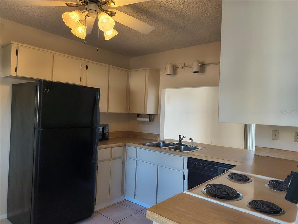 For Sale: $149,900 (2 beds, 1 baths, 839 Square Feet)