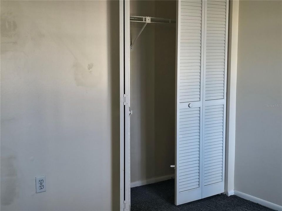 For Sale: $149,900 (2 beds, 1 baths, 839 Square Feet)