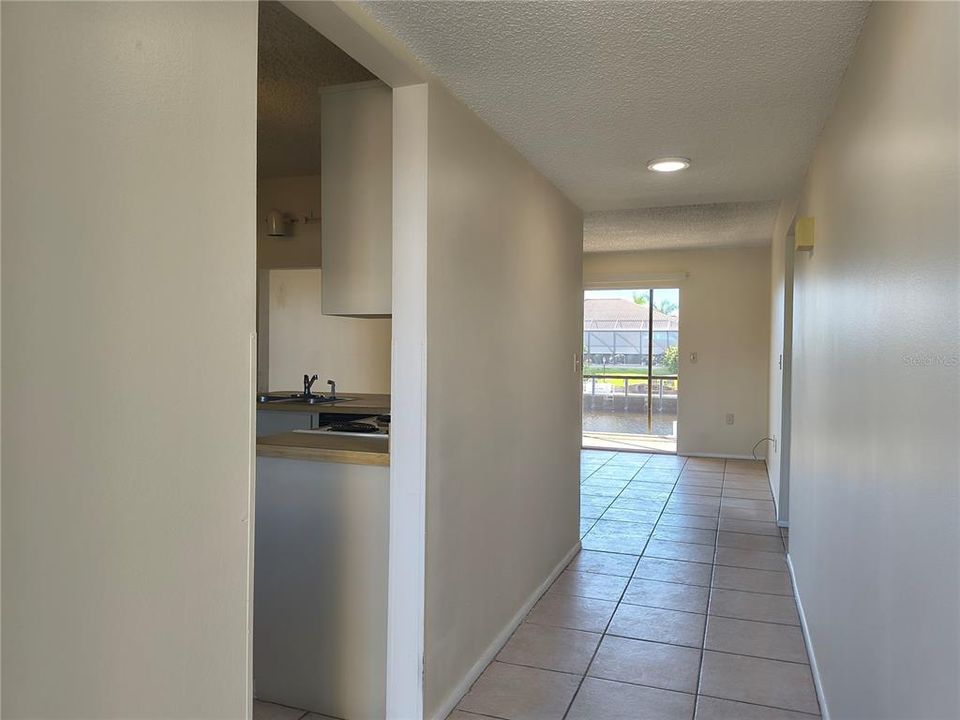 For Sale: $149,900 (2 beds, 1 baths, 839 Square Feet)