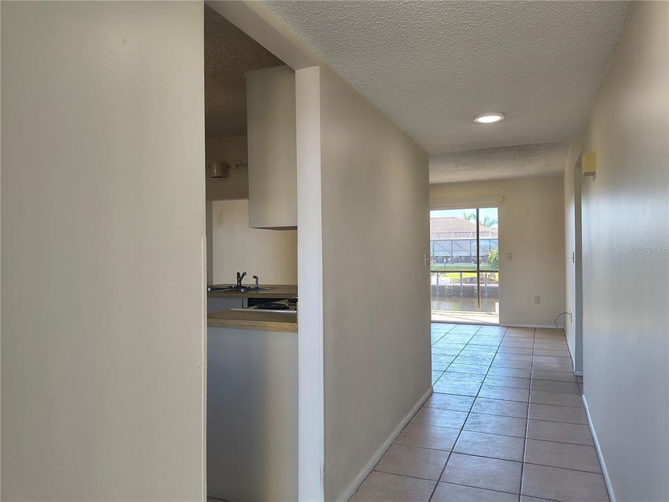 For Sale: $149,900 (2 beds, 1 baths, 839 Square Feet)