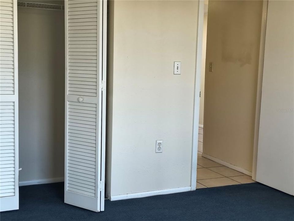 For Sale: $149,900 (2 beds, 1 baths, 839 Square Feet)