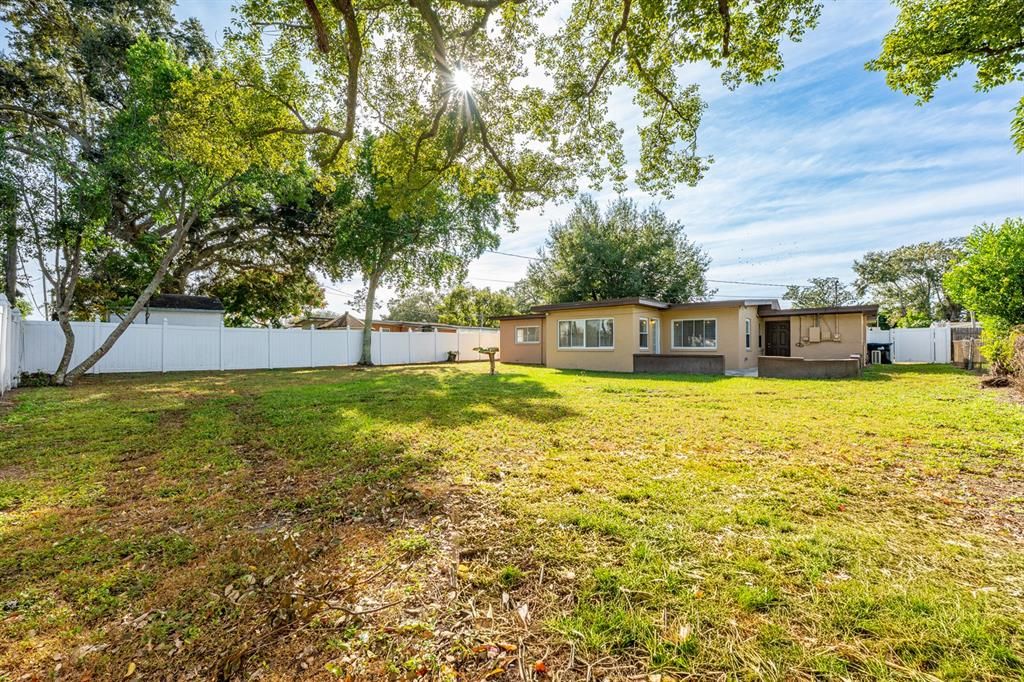 Под контрактом: $350,000 (4 спален, 3 ванн, 1780 Квадратных фут)