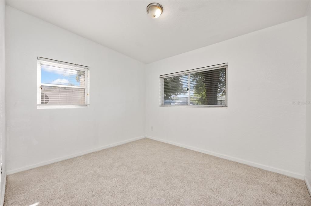 Под контрактом: $350,000 (4 спален, 3 ванн, 1780 Квадратных фут)