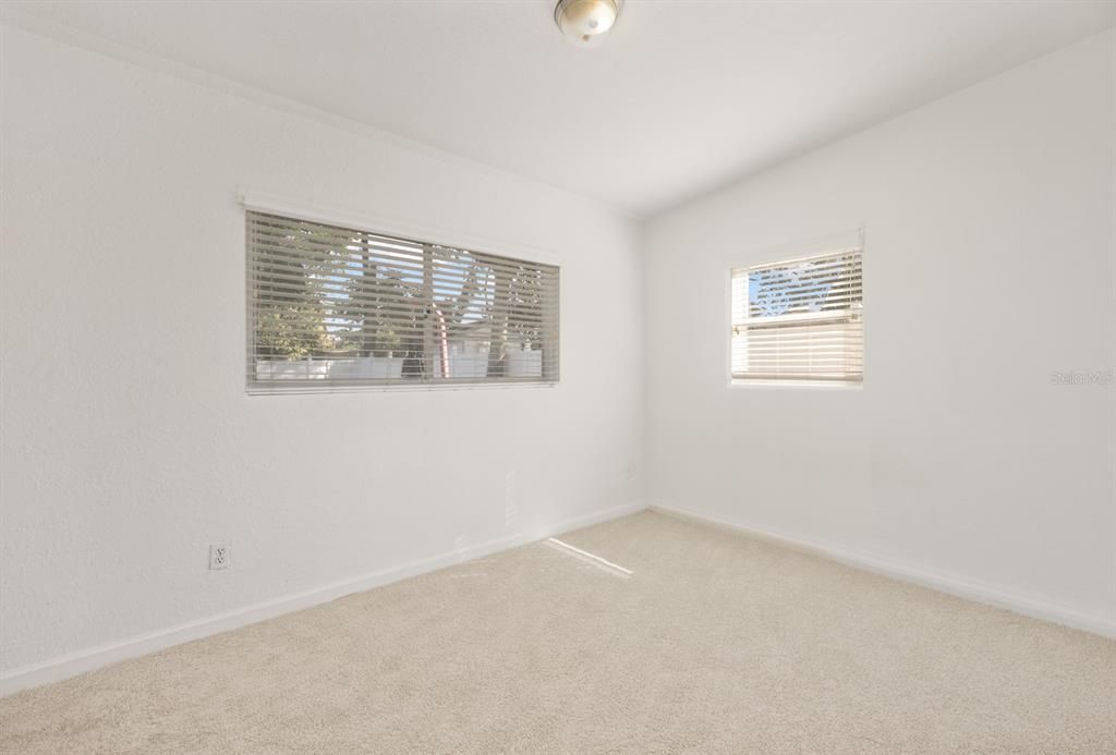 Под контрактом: $350,000 (4 спален, 3 ванн, 1780 Квадратных фут)