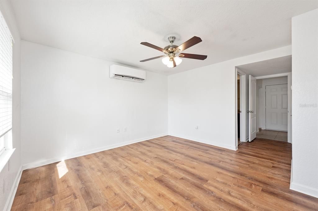 Под контрактом: $350,000 (4 спален, 3 ванн, 1780 Квадратных фут)