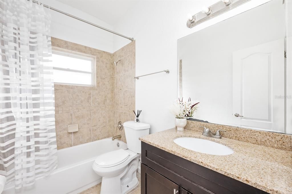 Под контрактом: $350,000 (4 спален, 3 ванн, 1780 Квадратных фут)