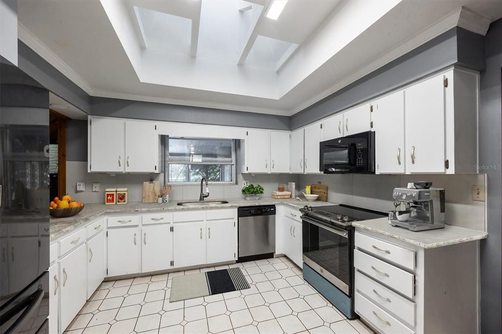 For Sale: $650,000 (4 beds, 2 baths, 2373 Square Feet)