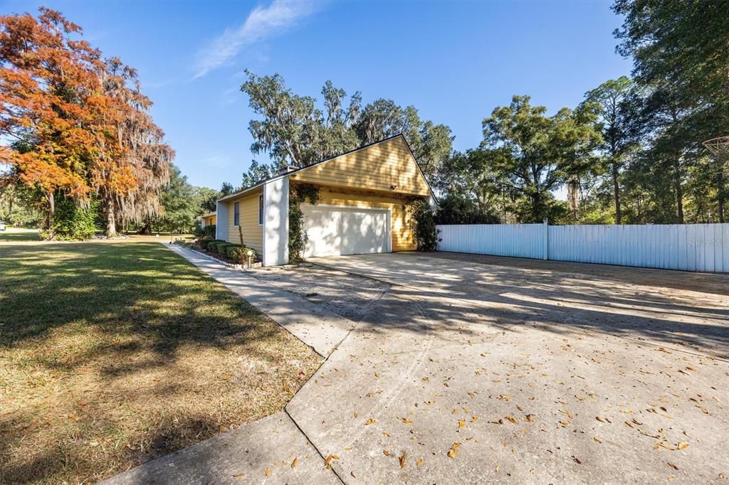 For Sale: $650,000 (4 beds, 2 baths, 2373 Square Feet)