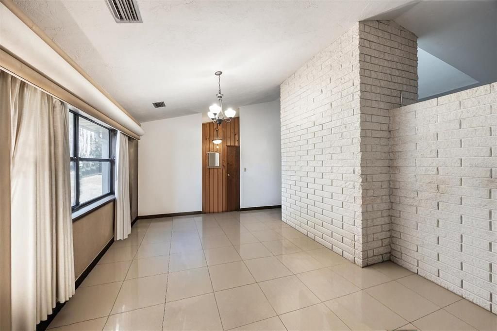 For Sale: $650,000 (4 beds, 2 baths, 2373 Square Feet)