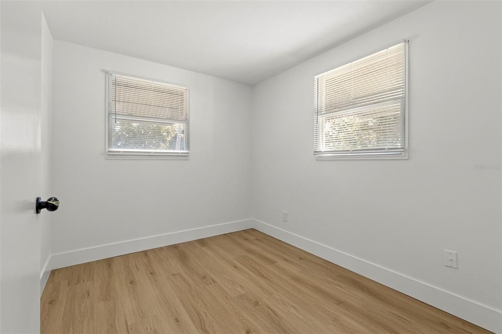 合同活跃: $279,000 (2 贝兹, 1 浴室, 879 平方英尺)