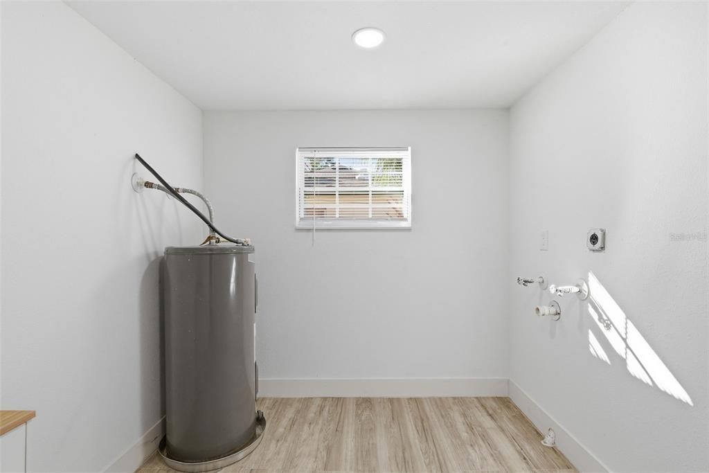 For Sale: $340,000 (3 beds, 2 baths, 1070 Square Feet)