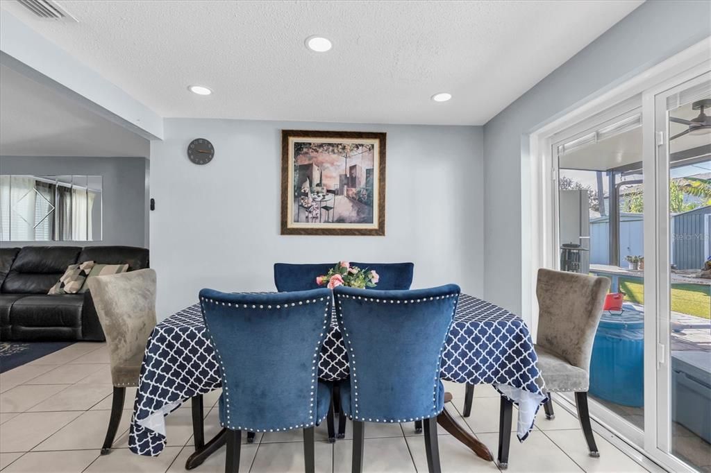 Active With Contract: $360,000 (3 beds, 1 baths, 940 Square Feet)