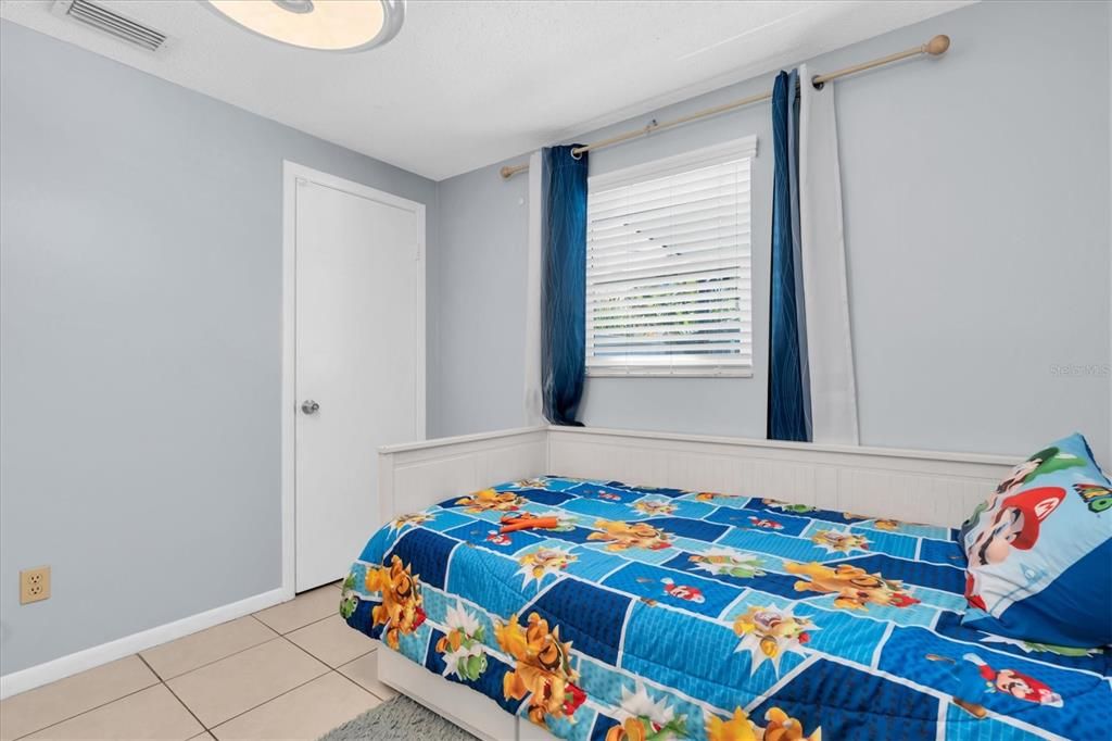 Active With Contract: $360,000 (3 beds, 1 baths, 940 Square Feet)