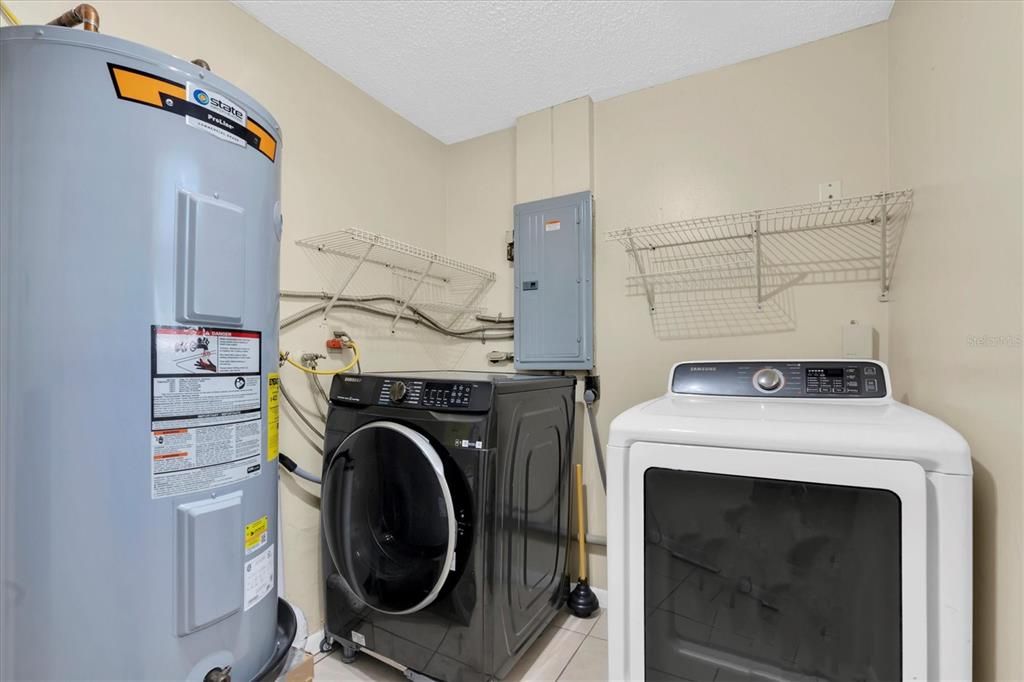 Active With Contract: $360,000 (3 beds, 1 baths, 940 Square Feet)