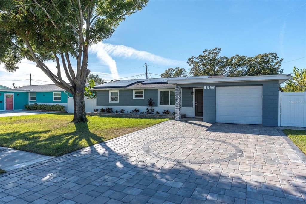 Active With Contract: $360,000 (3 beds, 1 baths, 940 Square Feet)