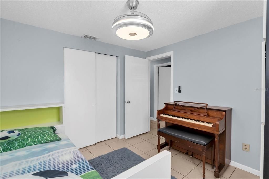 Active With Contract: $360,000 (3 beds, 1 baths, 940 Square Feet)